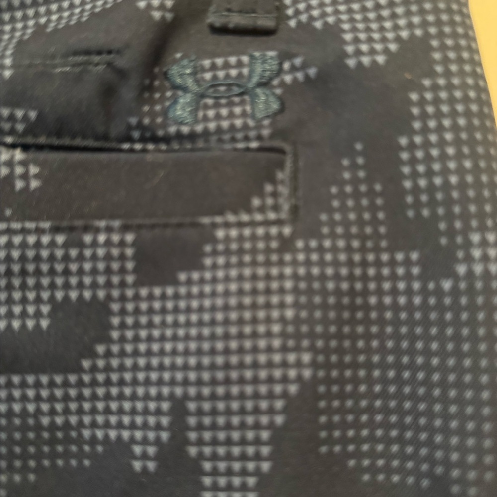 Under Armor Youth 18 Blue Digital Camo Golf / Performance Pants - Picture 4 of 5